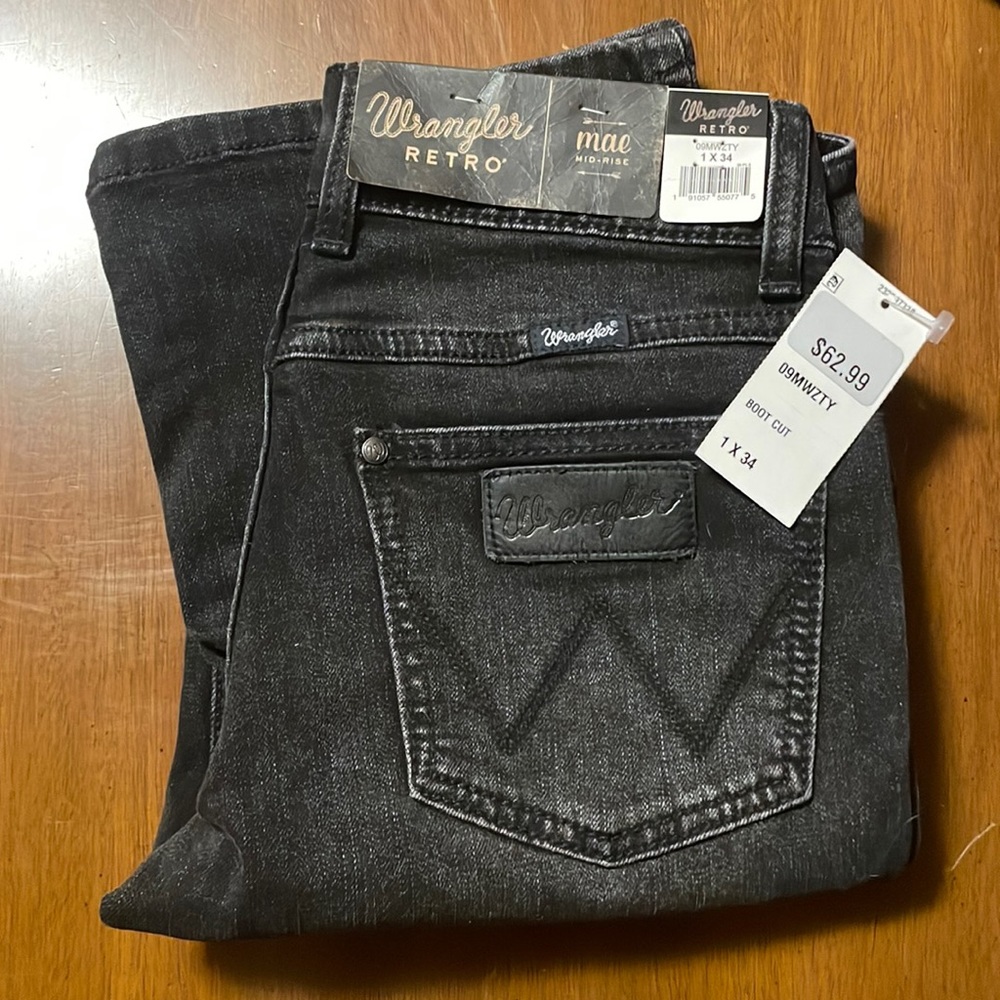 BRAND NEW Wrangler Retro Distressed Black Jean - Mae 1 x 34